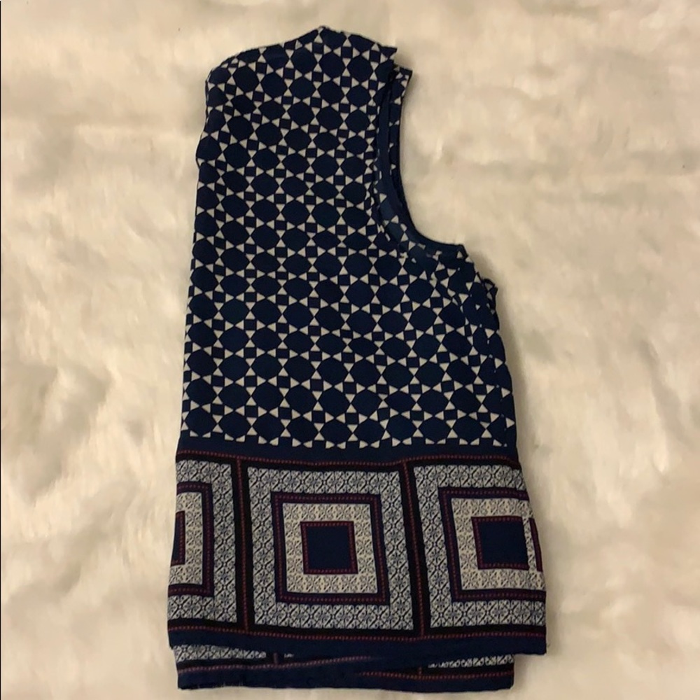 Short Sleeved Pattern Shirt - Picture 2 of 3